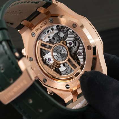 The Audemars Piguet Royal Oak Chronograph 💚#26240OROOD404CR02 🔥 In-store collection London - N (1)