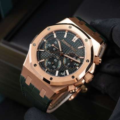 The Audemars Piguet Royal Oak Chronograph 💚#26240OROOD404CR02 🔥 In-store collection London - N